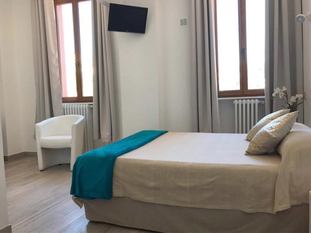 Hotel Du Soleil Hyeres Luaran gambar