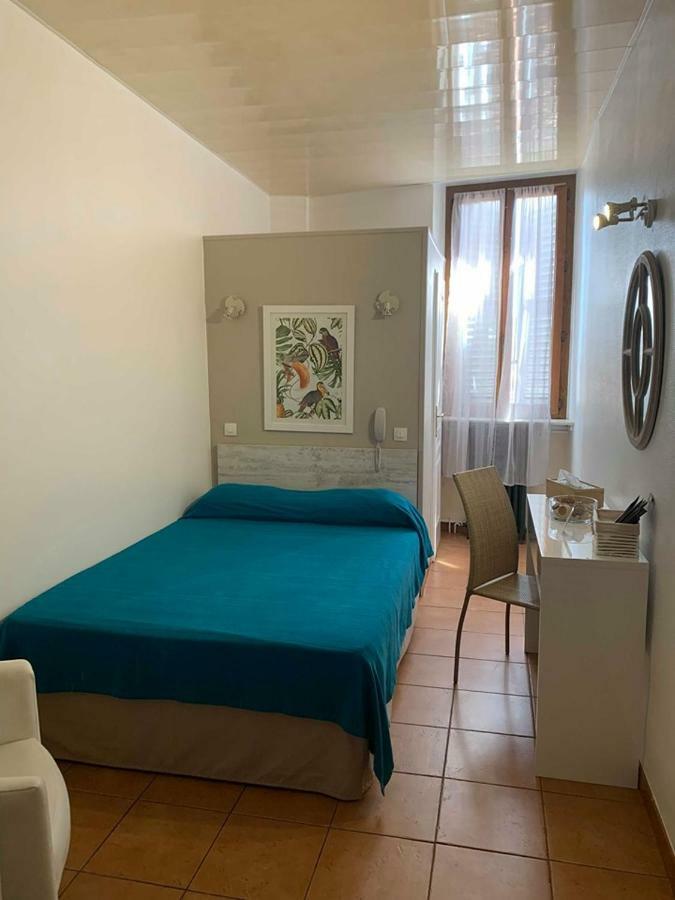 Hotel Du Soleil Hyeres Luaran gambar
